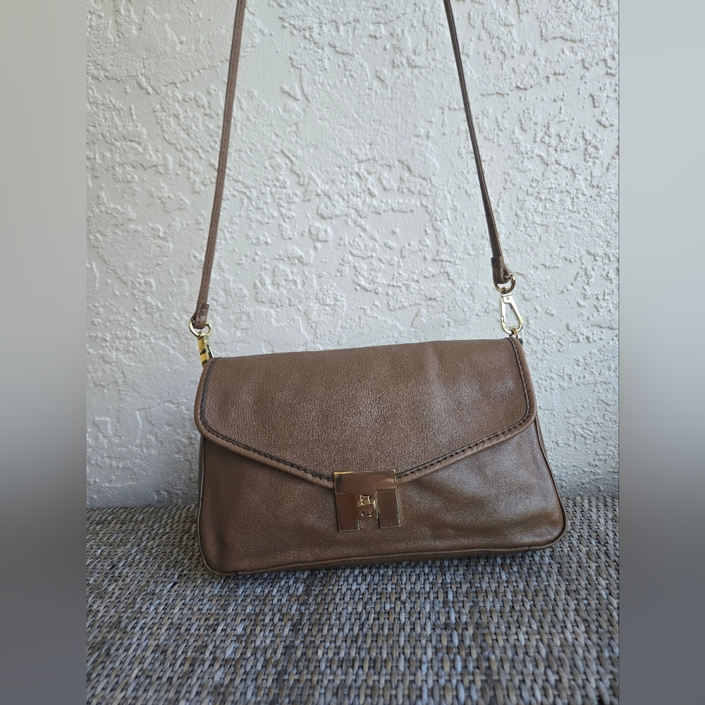 Tommy Hilfiger Brown Crossbody Bag – Gold Hardware ✨️
